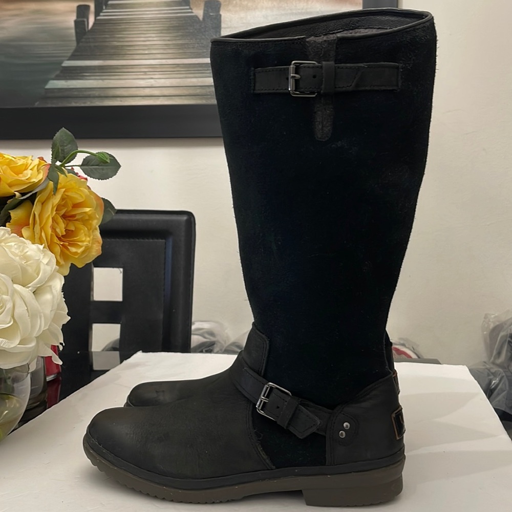 Black Knee-High Riding Boots - Classic Women's Fashion Boot